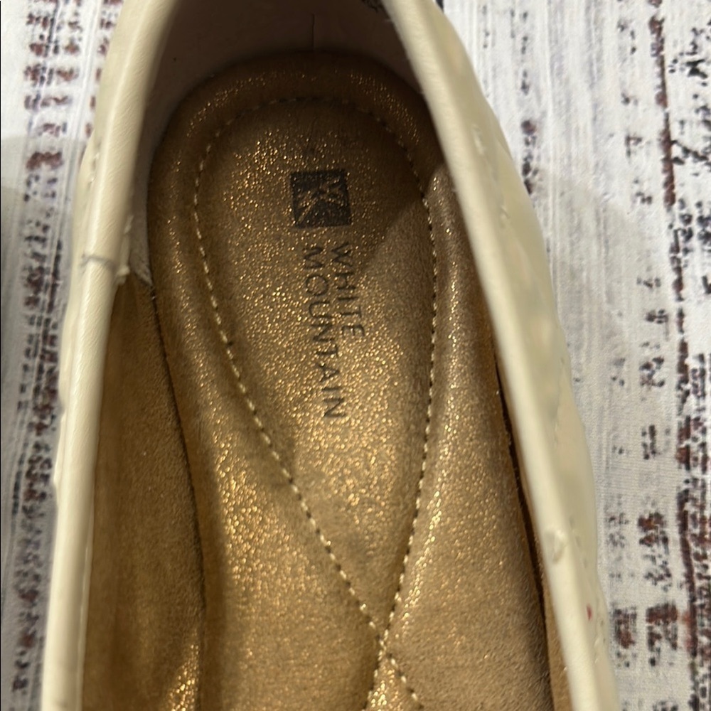 White Mountain Moondance Cream Quilted‎ Shoe Sz. 8 - Picture 2 of 10